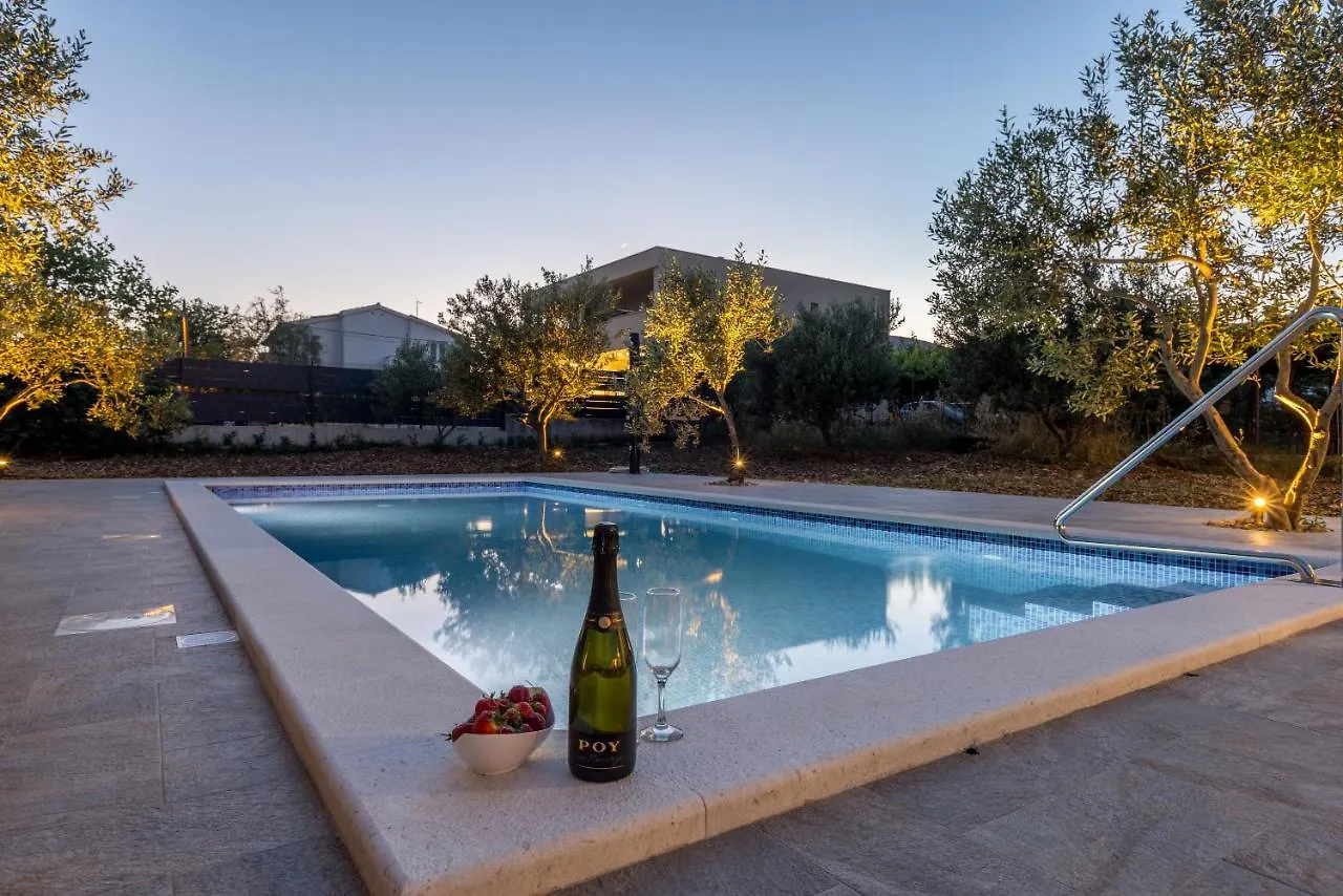 Villa Mamma Mia Kastela 0*,  Croatia